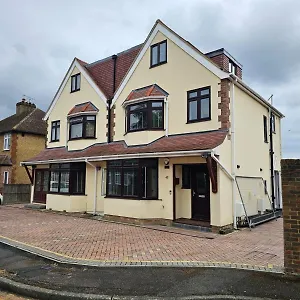 Shortwood Staines-upon-Thames